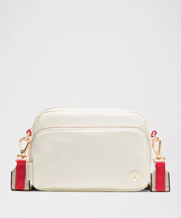 Everywhere Crossbody Bag 2L
Striped Wordmark