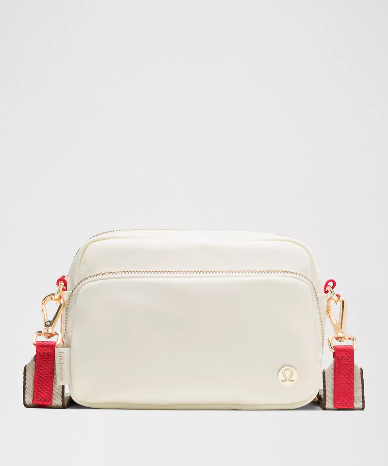Everywhere Crossbody Bag 2L
Striped Wordmark